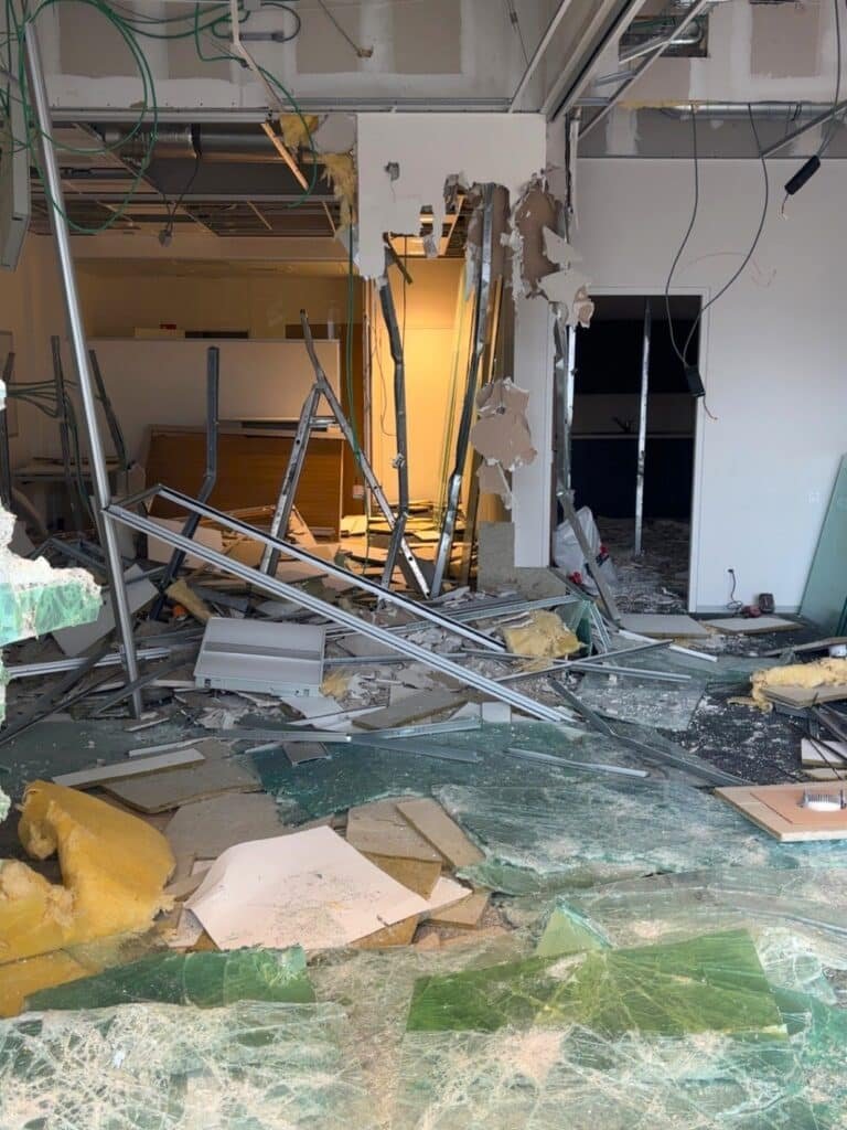 chantier vidé et dégagé après intervention de débarras